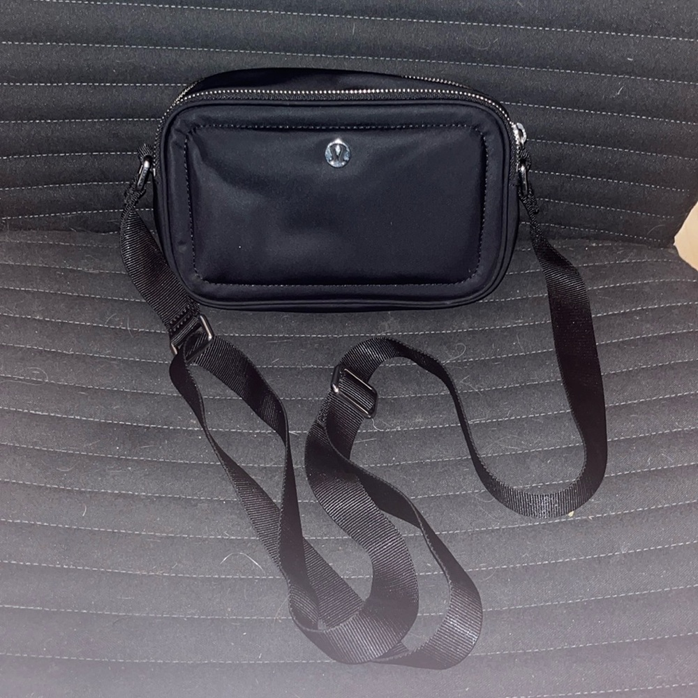 Lululemon Crossbody Camera Bag 2L